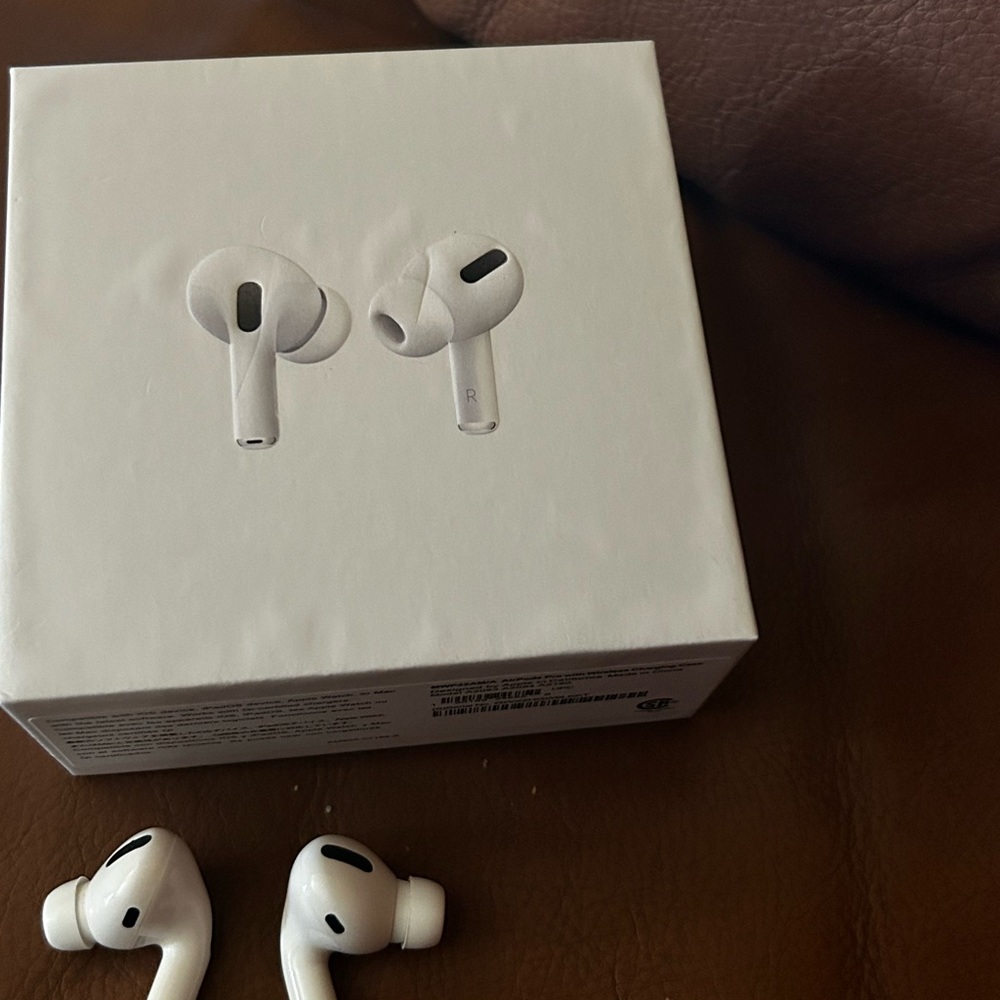AirPod left and right